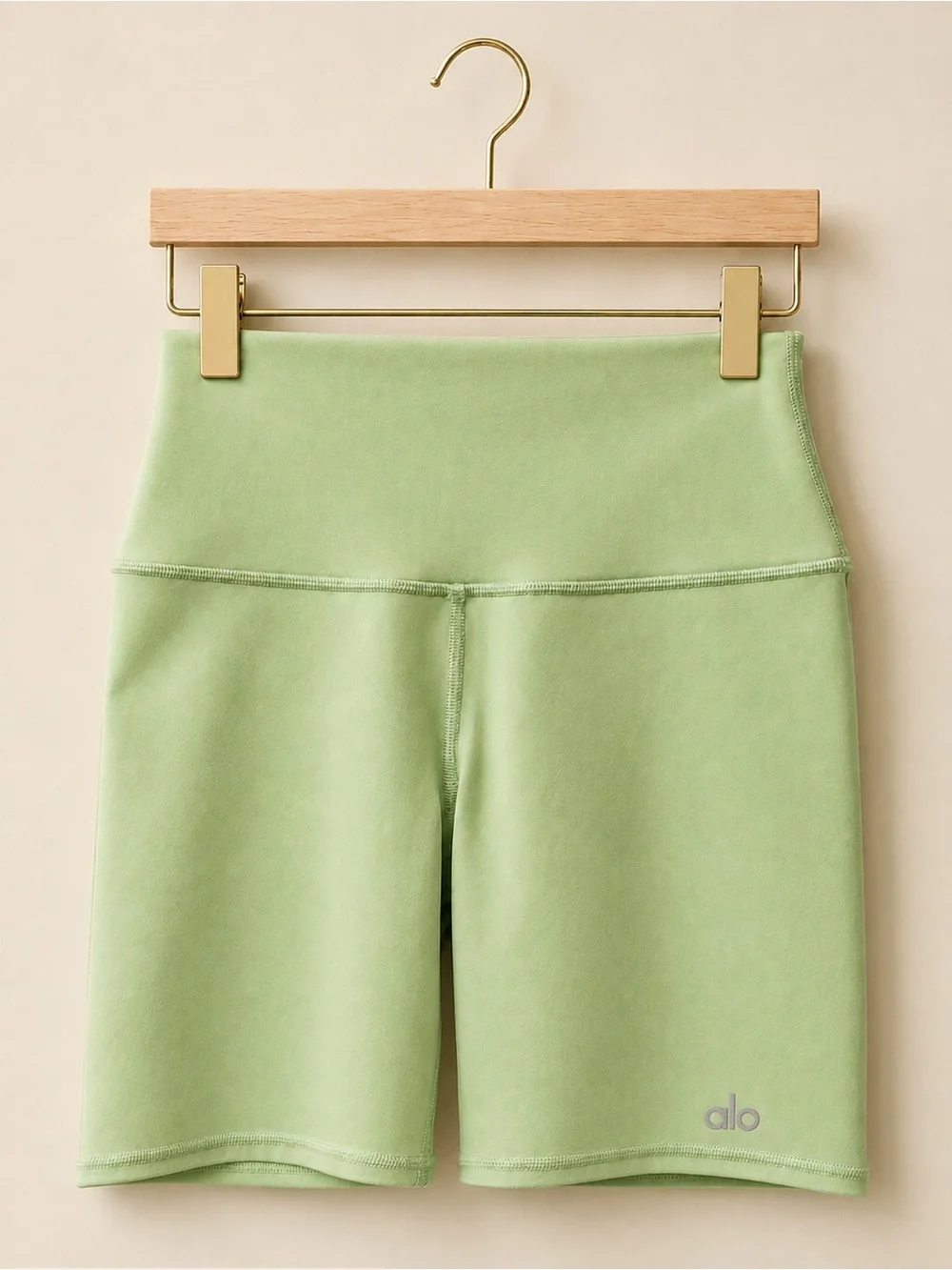 ALO Yoga Airlift Energy Short-Sage green! ! ✨